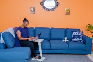 lady working on the MoKo sofa with her laptop on the c-table